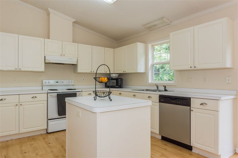 1216 Shackleton Dr, Apex, NC 27502