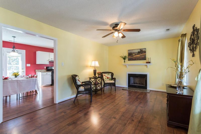 1216 Stoneferry Ln, Raleigh, NC 27606