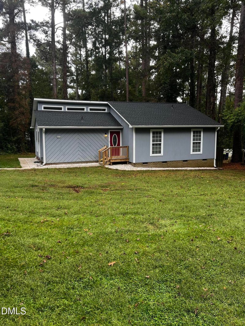 1217 Cedarhurst Dr, Sanford, NC 27332