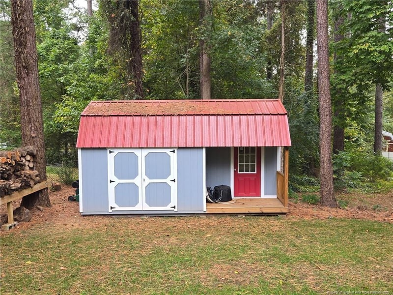 1217 Cedarhurst Dr, Sanford, NC 27332