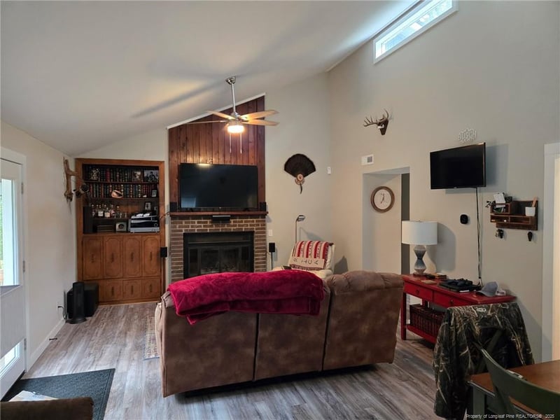 1217 Cedarhurst Dr, Sanford, NC 27332