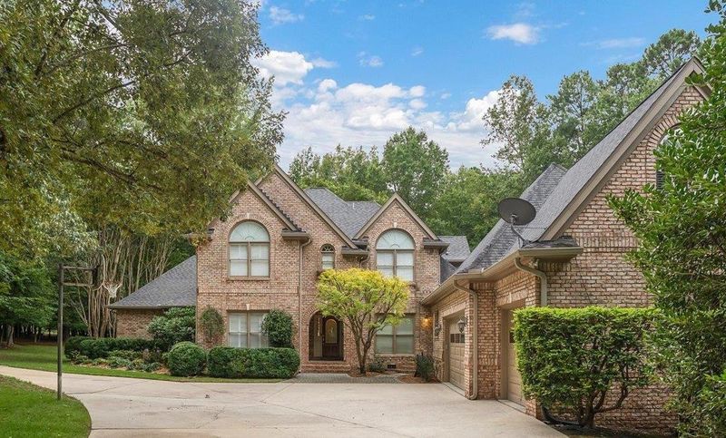 1217 Kings Grant Dr, Raleigh, NC 27614