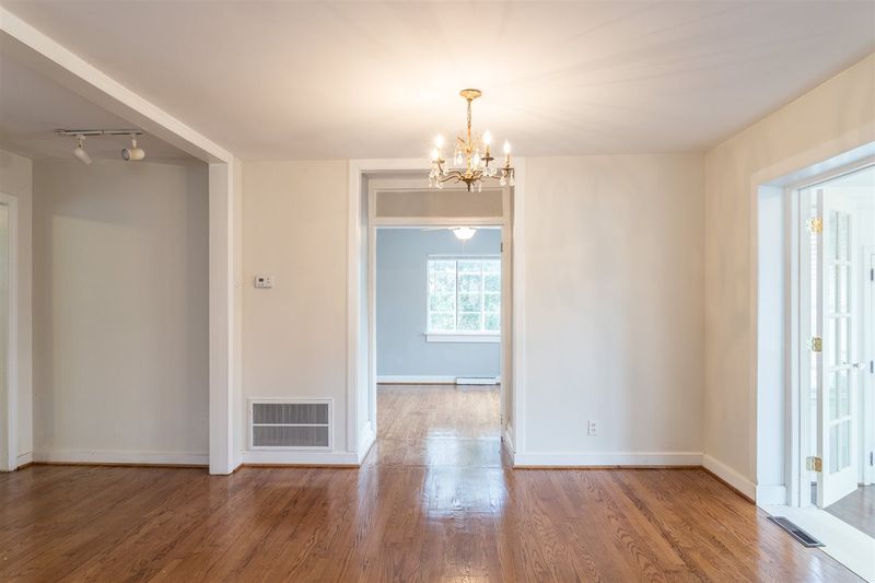 1217 Mitchell St, Raleigh, NC 27607
