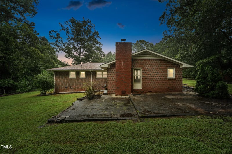 1217 Oak Dr, Durham, NC 27712