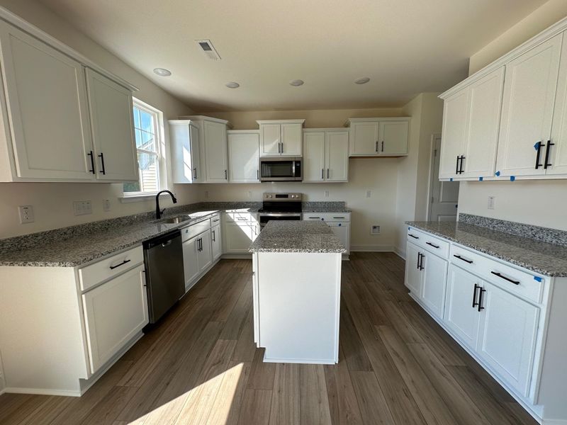1217 Sidney Creek Dr, Zebulon, NC 27597