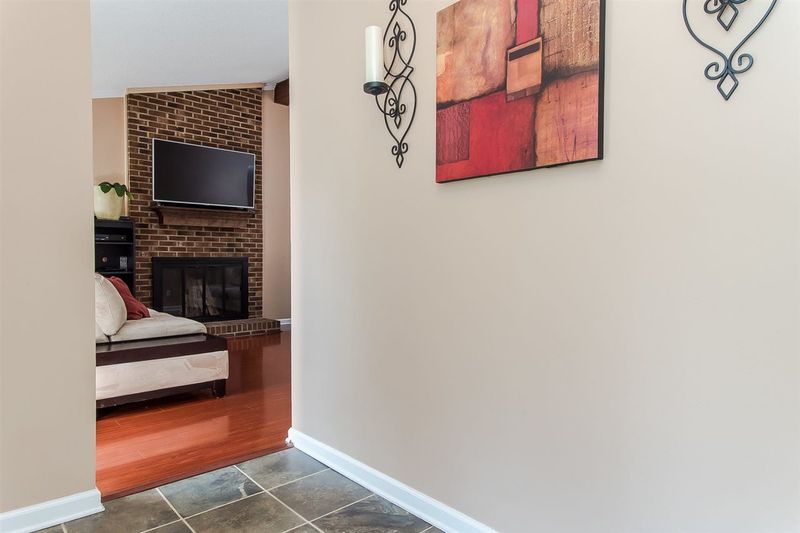 1217 Whitborn Ct, Cary, NC 27511