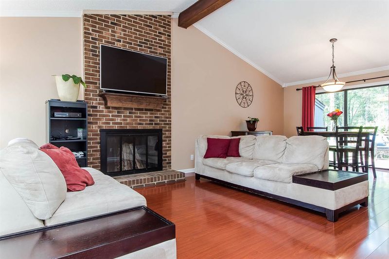 1217 Whitborn Ct, Cary, NC 27511