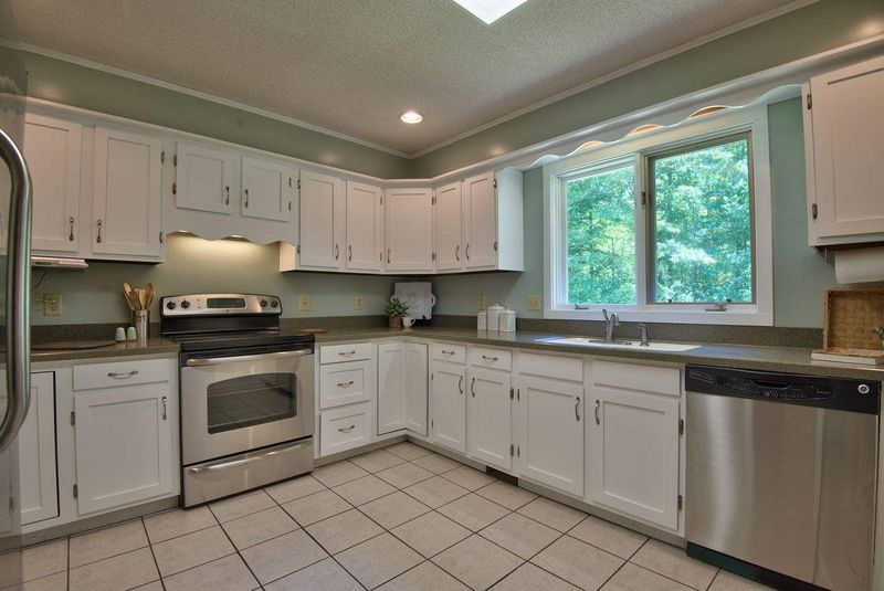 1218 Dimmocks Mill Rd, Hillsborough, NC 27278