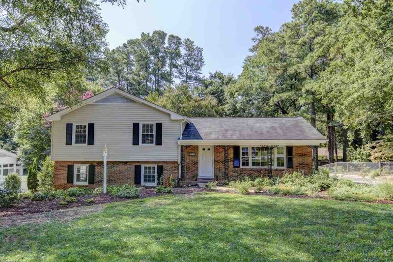 1218 Ivy Ln, Raleigh, NC 27609