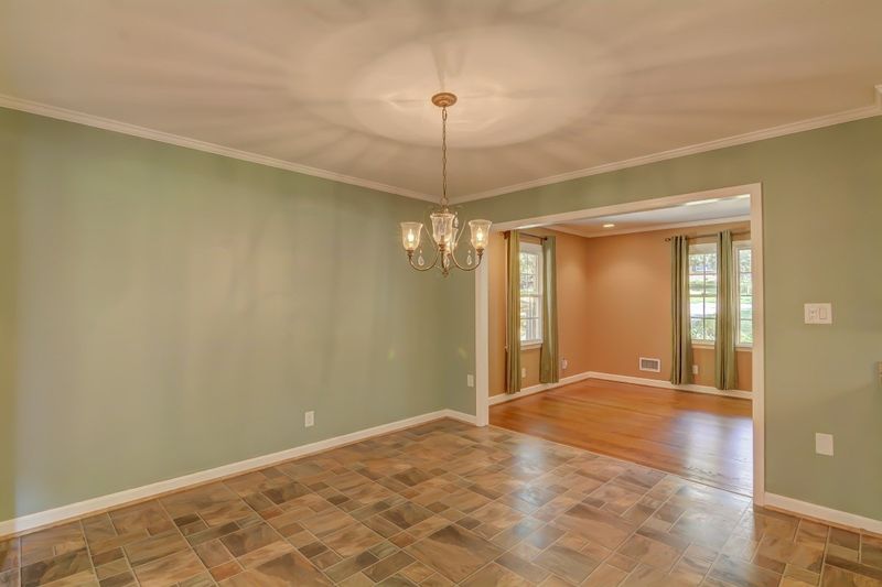 1218 Ivy Ln, Raleigh, NC 27609