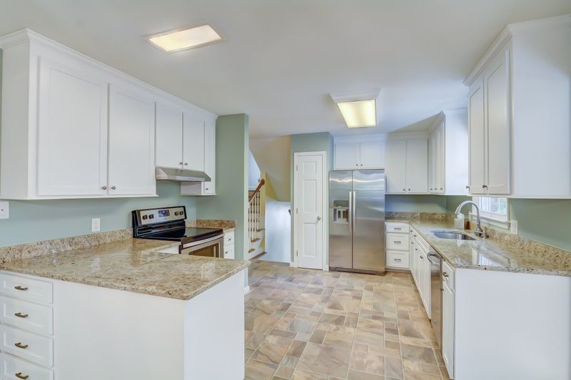 1218 Ivy Ln, Raleigh, NC 27609