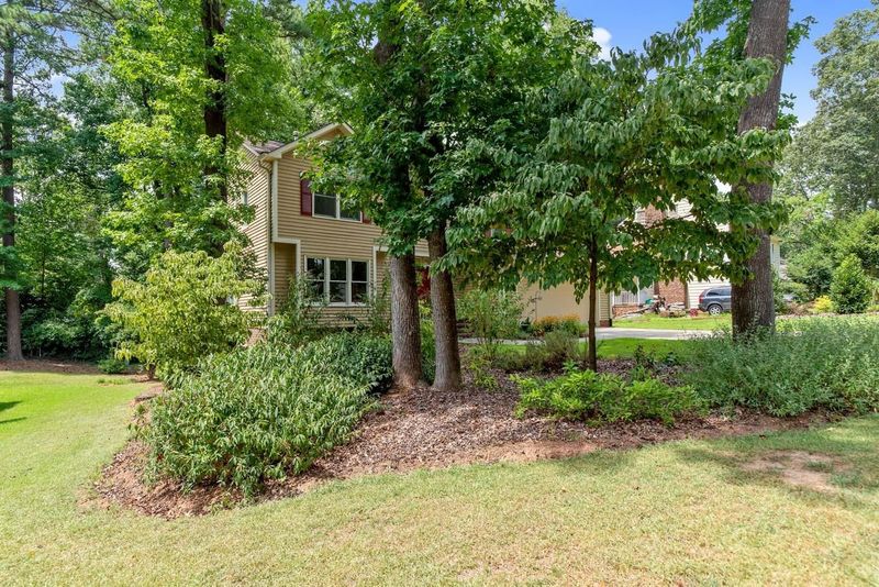 1218 Nottingham Dr, Cary, NC 27511