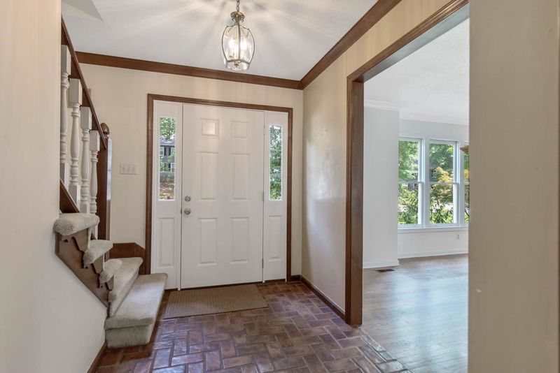 1218 Nottingham Dr, Cary, NC 27511