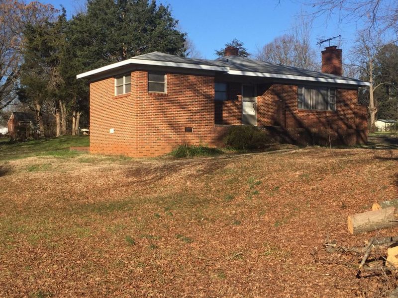 1219 Donovan St, Burlington, NC 27215