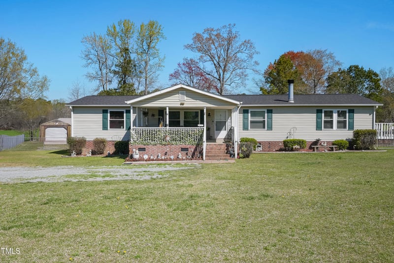122 Blueberry Dr, Selma, NC 27576