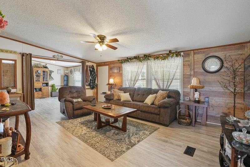 122 Blueberry Dr, Selma, NC 27576