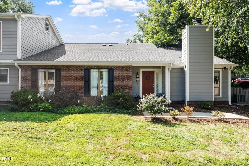122 Clancy Cir, Cary, NC 27511