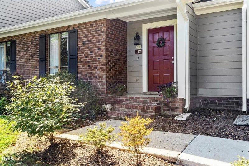 122 Clancy Cir, Cary, NC 27511