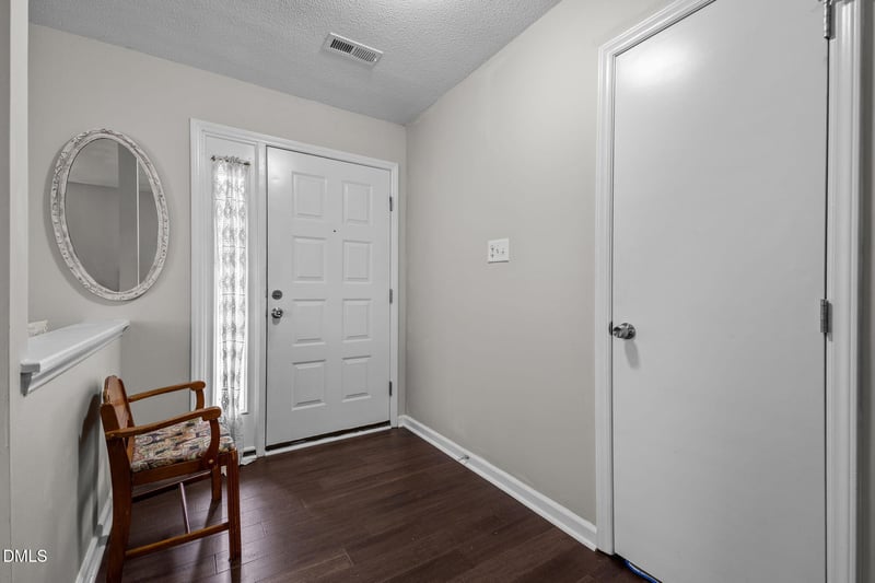 122 Clancy Cir, Cary, NC 27511