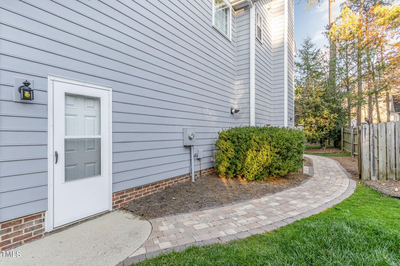 122 Covington Square Dr, Cary, NC 27513