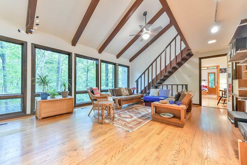 122 Dixie Dr, Chapel Hill, NC 27514