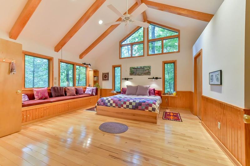 122 Dixie Dr, Chapel Hill, NC 27514