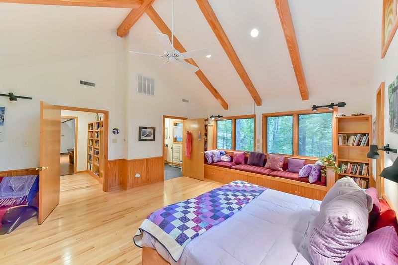 122 Dixie Dr, Chapel Hill, NC 27514