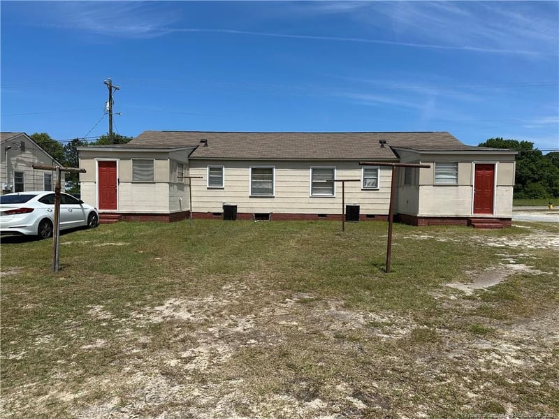 122 Eastwood Ave, Fayetteville, NC 28301