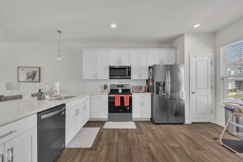 122 Enterprise Dr, Clayton, NC 27520