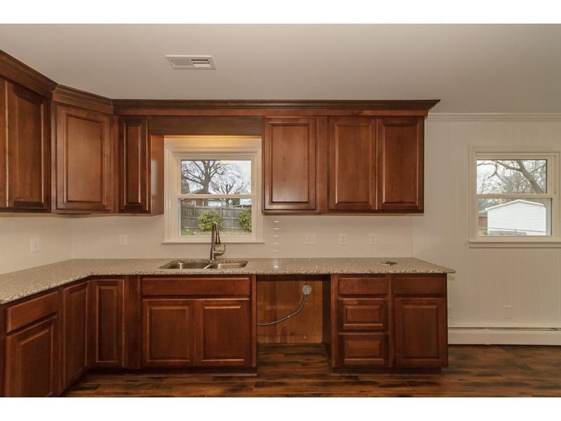 122 Friendly Rd, Burlington, NC 27217