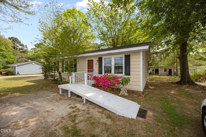 122 Judd St, Zebulon, NC 27597