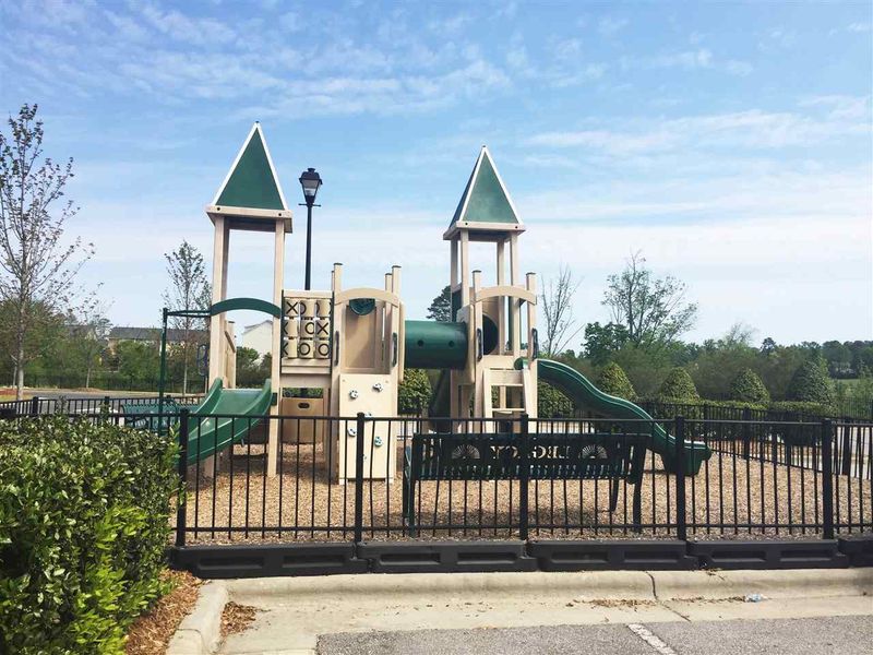 122 Linden Park Ln, Cary, NC 27519