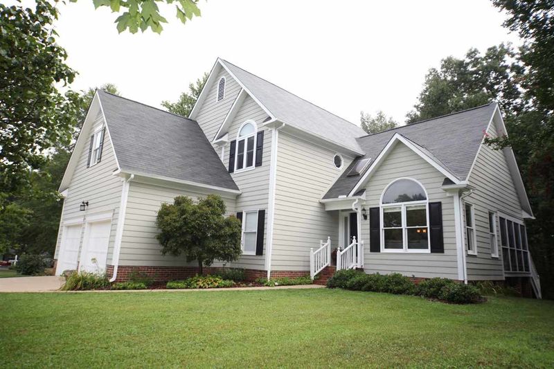 122 Marquette Dr, Cary, NC 27513