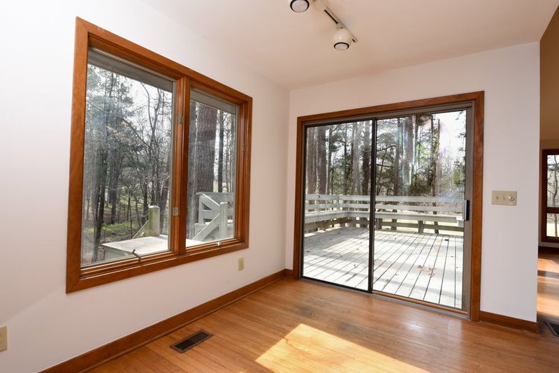122 Nottingham Dr, Chapel Hill, NC 27517