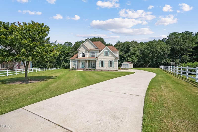 122 Oakmoor Ln, Willow Springs, NC 27592