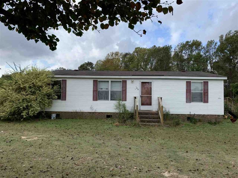 122 Peacock Ln, Benson, NC 27504