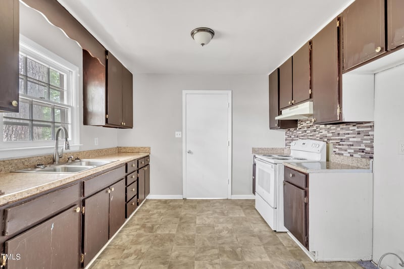 1220 Blarney Ct, Raleigh, NC 27610