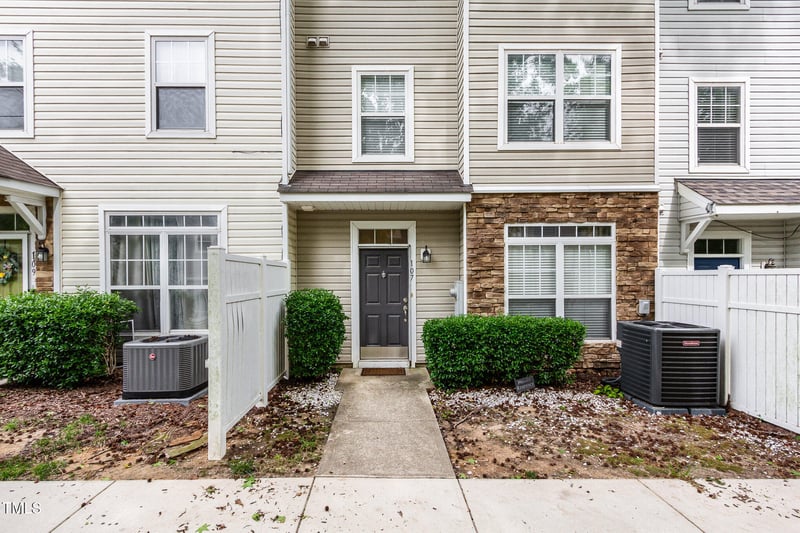 1220 Canyon Rock Ct #107, Raleigh, NC 27610