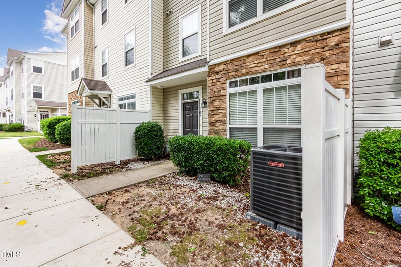 1220 Canyon Rock Ct #107, Raleigh, NC 27610