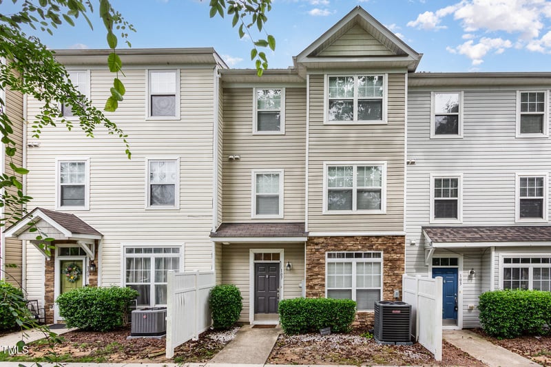 1220 Canyon Rock Ct, Raleigh, NC 27610