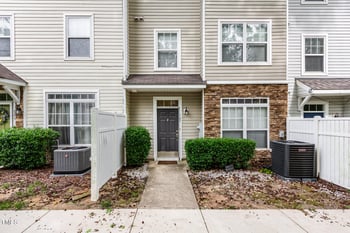 1220 Canyon Rock Ct, Raleigh, NC 27610