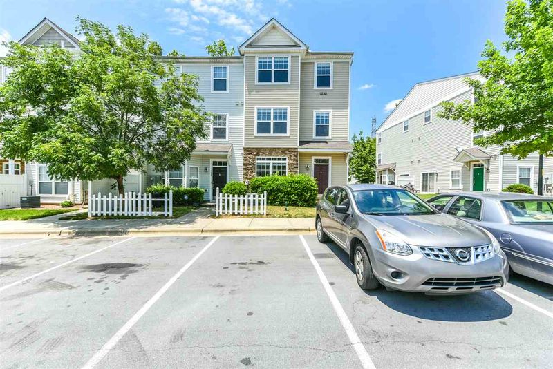 1220 Canyon Rock Ct, Raleigh, NC 27610