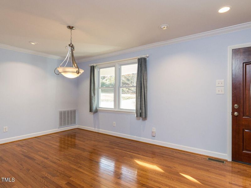 1220 Manchester Dr, Raleigh, NC 27609