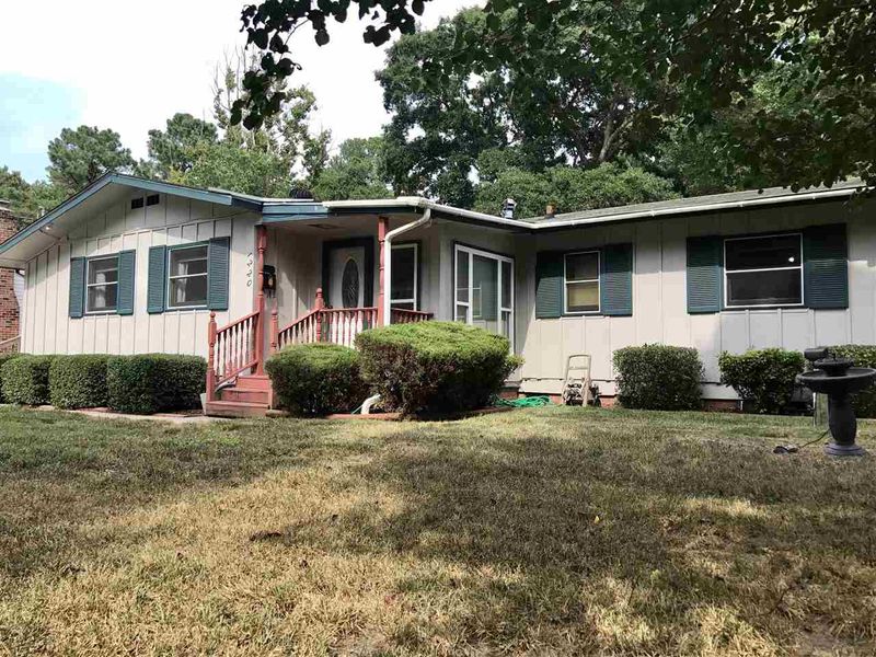 1220 Somerset Dr, Raleigh, NC 27610