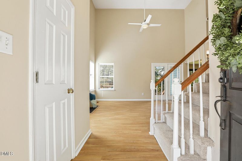 1220 Stoneferry Ln, Raleigh, NC 27606