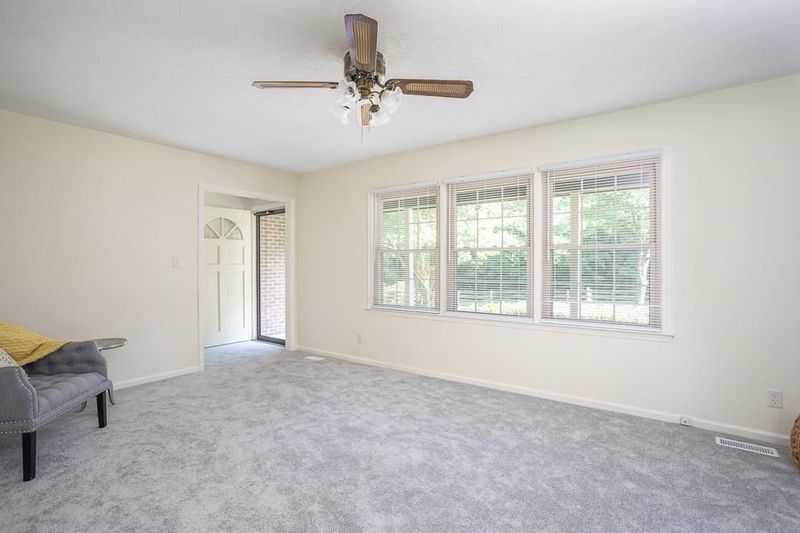 1221 Mockingbird Ln, Durham, NC 27703
