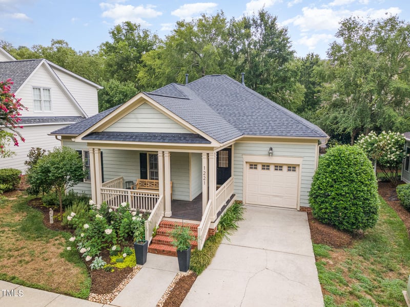 1221 Pinehurst Dr, Chapel Hill, NC 27517