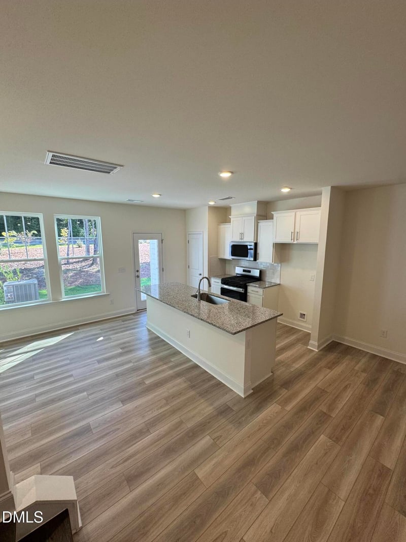1222 Hammond Dr, Mebane, NC 27302