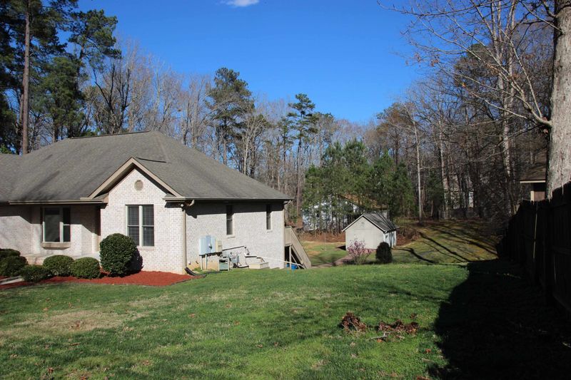 1222 Oak Dr, Durham, NC 27712