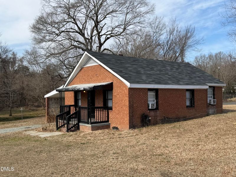 1222 Rauhut St, Burlington, NC 27217